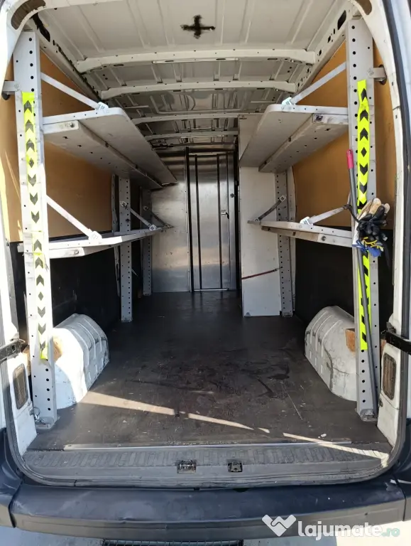 Nissan NV400 2.3 dCi 2014 – echipată curierat, rafturi incluse
