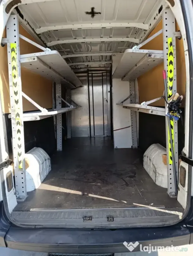 Nissan NV400 2.3 dCi 2014 – echipată curierat, rafturi incluse