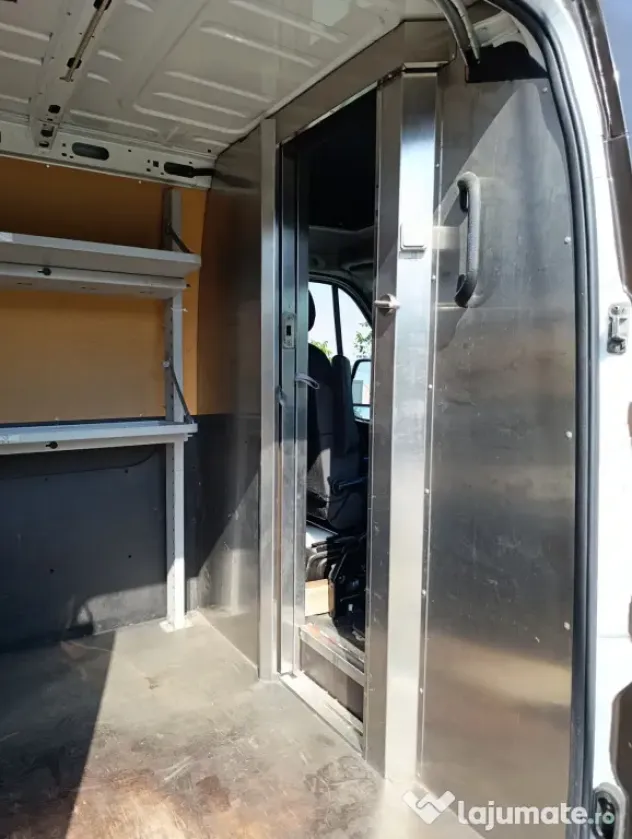Nissan NV400 2.3 dCi 2014 – echipată curierat, rafturi incluse