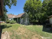 Casa + constructie moderna,de vanzare,2 locuinte,teren 2298 mp Giulvaz 