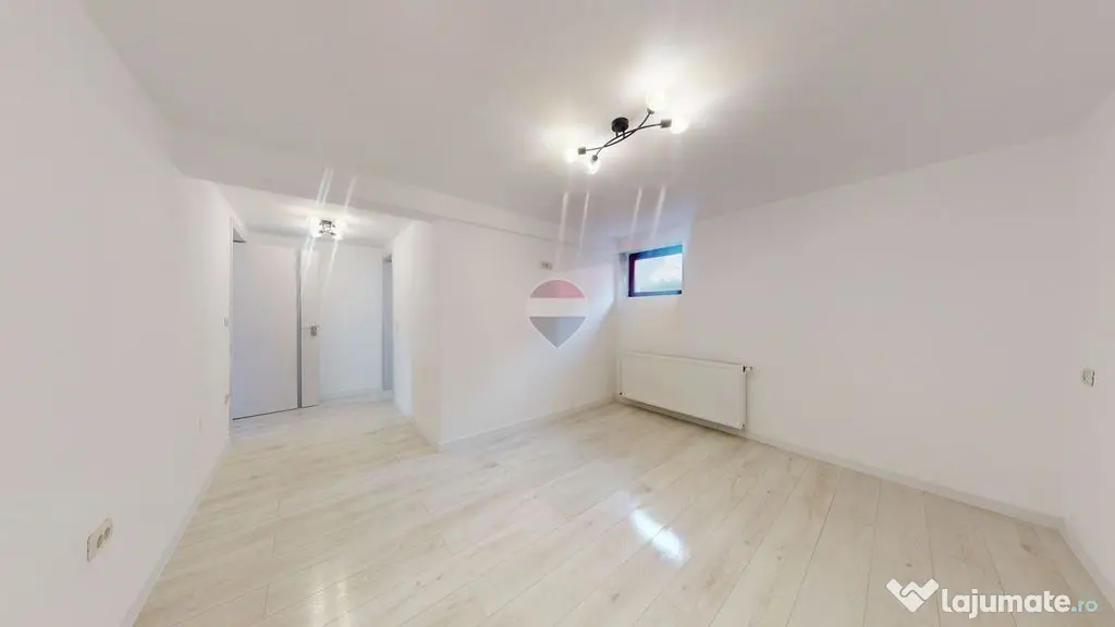 Casă / Vilă cu 15 camere de vânzare în zona Brebina - Zarnesti (Brasov)