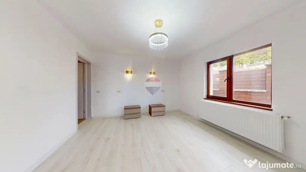 Casă / Vilă cu 15 camere de vânzare în zona Brebina - Zarnesti (Brasov)