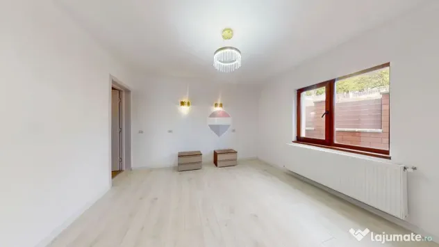 Casă / Vilă cu 15 camere de vânzare în zona Brebina - Zarnesti (Brasov)