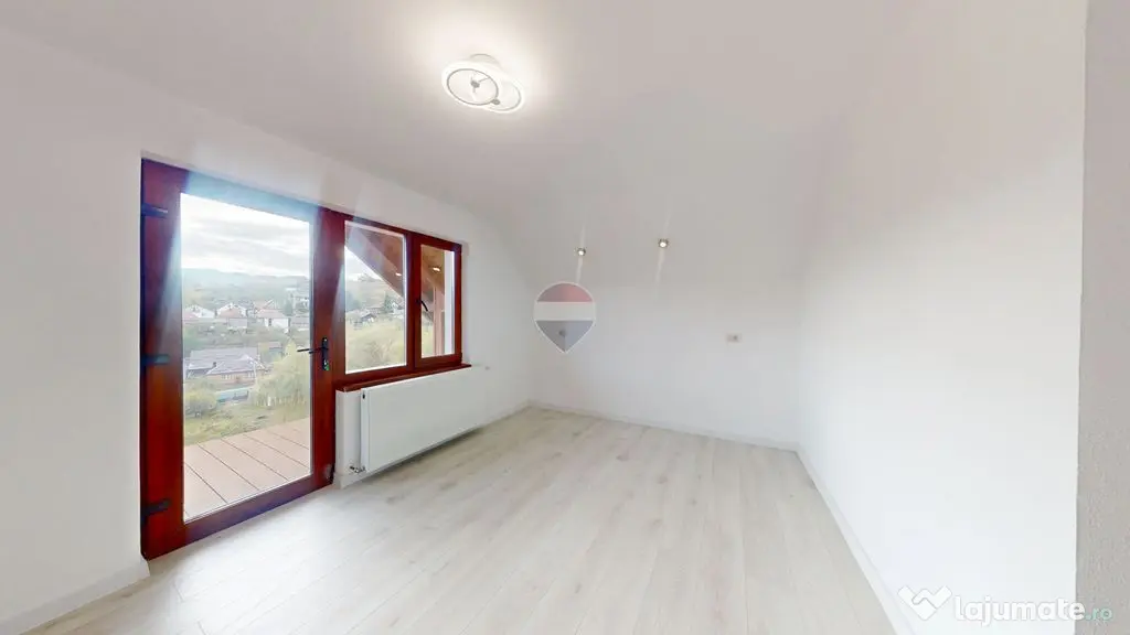 Casă / Vilă cu 15 camere de vânzare în zona Brebina - Zarnesti (Brasov)