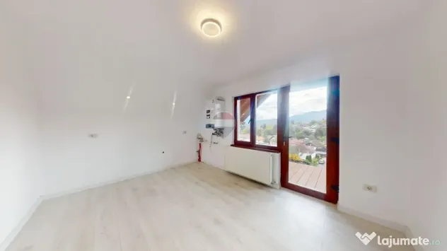 Casă / Vilă cu 15 camere de vânzare în zona Brebina - Zarnesti (Brasov)