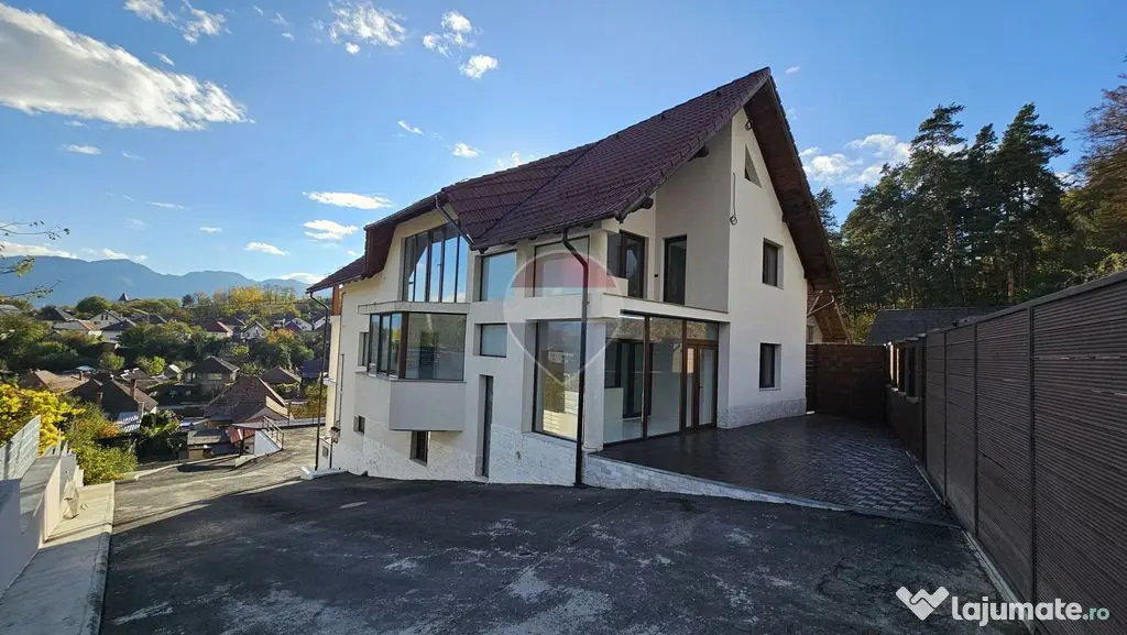 Casă / Vilă cu 15 camere de vânzare în zona Brebina - Zarnesti (Brasov)