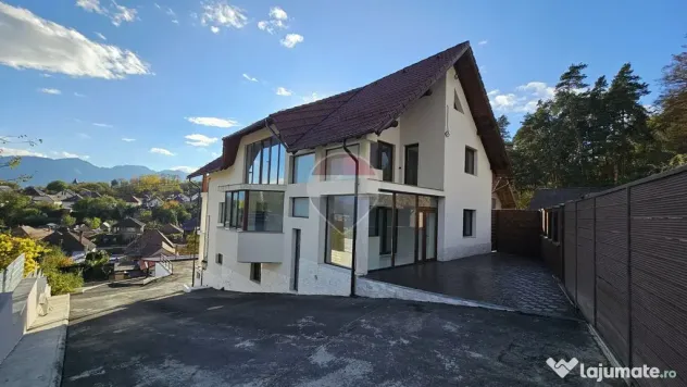 Casă / Vilă cu 15 camere de vânzare în zona Brebina - Zarnesti (Brasov)