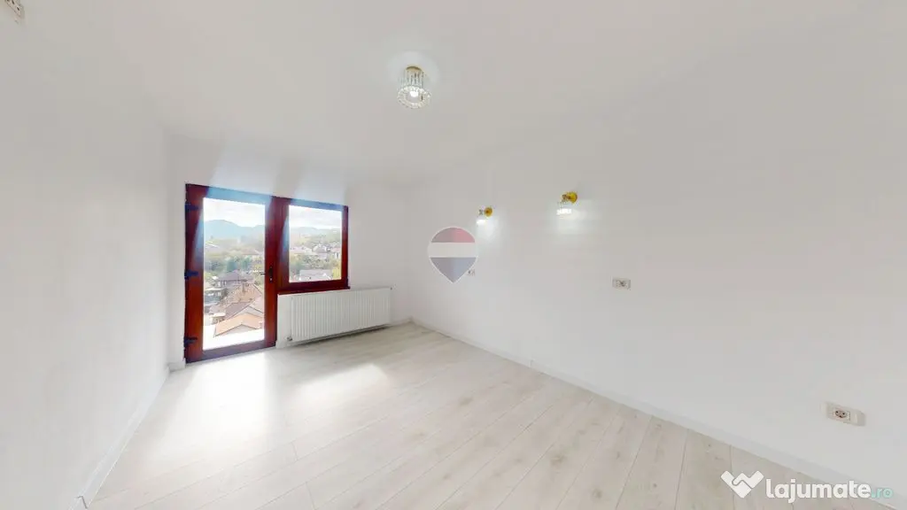 Casă / Vilă cu 15 camere de vânzare în zona Brebina - Zarnesti (Brasov)