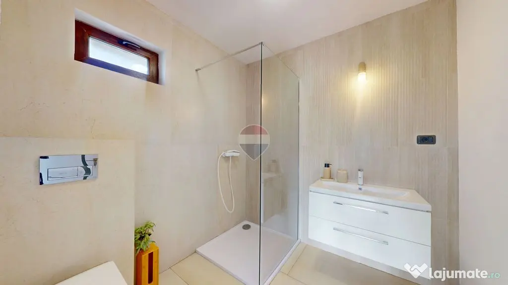Casă / Vilă cu 15 camere de vânzare în zona Brebina - Zarnesti (Brasov)