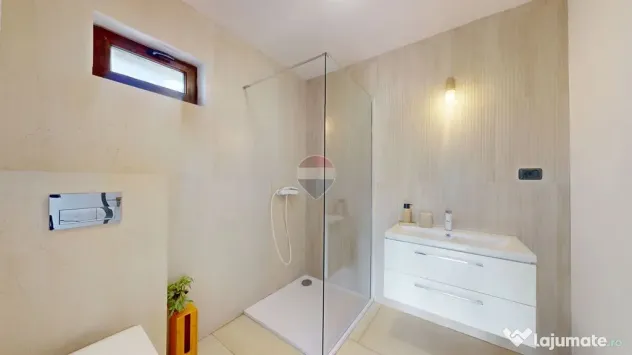 Casă / Vilă cu 15 camere de vânzare în zona Brebina - Zarnesti (Brasov)