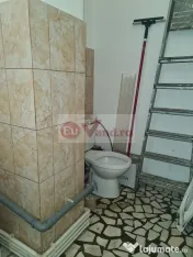 De vanzare spatiu comercial cu 4 camere, Port, 85.000 euro 