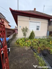 Casă de vânzare cu curte, grădină și beci 