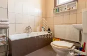 Apartament la casa, 3 camere Etaj 1 