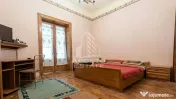 Apartament la casa, 3 camere Etaj 1 