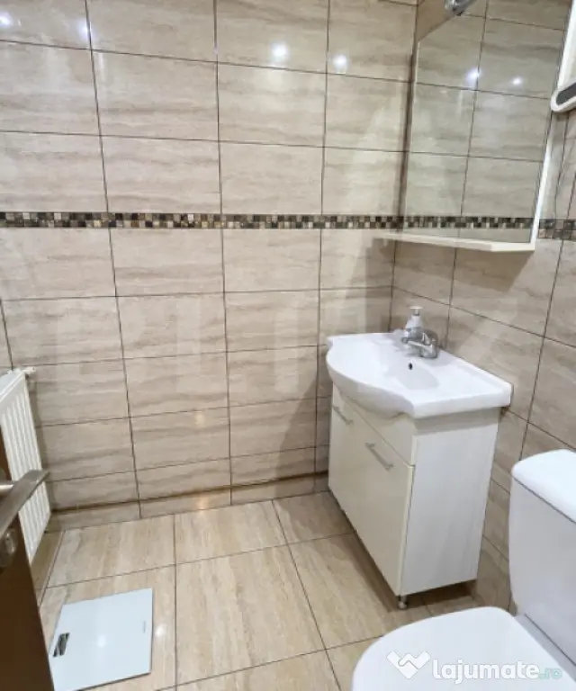 Apartament cu 3 camere, decomandat, 92 mp, renovat integral - Pitesti (Arges)