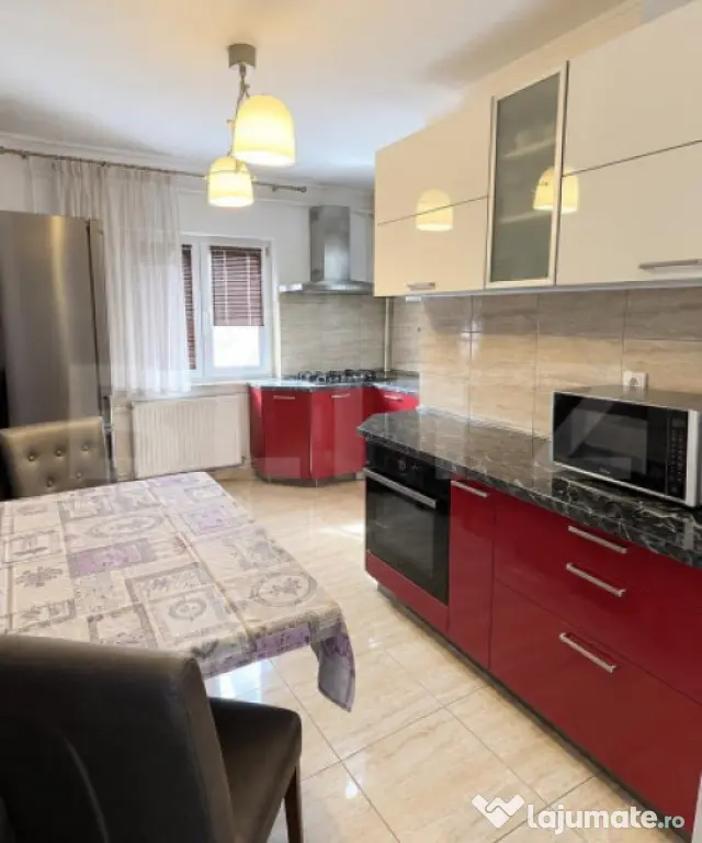 Apartament cu 3 camere, decomandat, 92 mp, renovat integral - Pitesti (Arges)