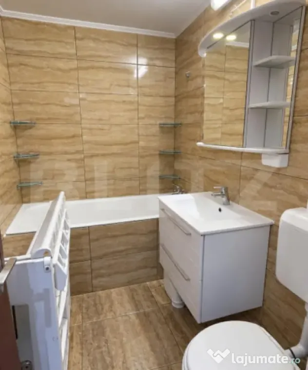 Apartament cu 3 camere, decomandat, 92 mp, renovat integral - Pitesti (Arges)