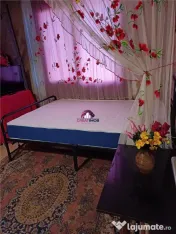 1 camera dintr-un apartament cu 3 camere.