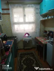 1 camera dintr-un apartament cu 3 camere.