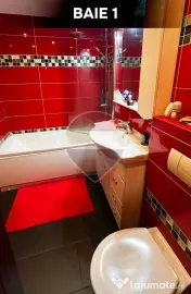 Apartament cu 3 camere de vânzare strada Petru Rareș