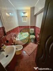 DE VÂNZARE – APARTAMENT CU 3 CAMERE ÎN ROMAN! 