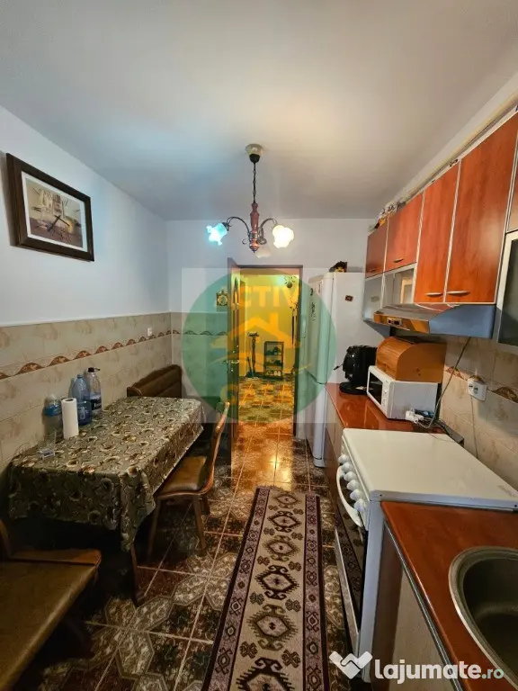 DE VÂNZARE – APARTAMENT CU 3 CAMERE ÎN ROMAN! - Roman (Neamt)