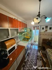 DE VÂNZARE – APARTAMENT CU 3 CAMERE ÎN ROMAN! 