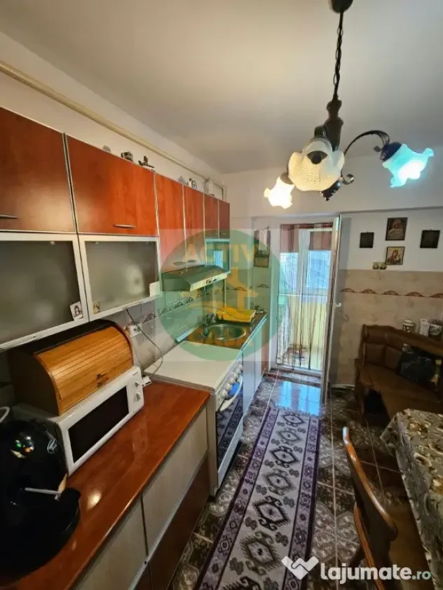 DE VÂNZARE – APARTAMENT CU 3 CAMERE ÎN ROMAN! - Roman (Neamt)