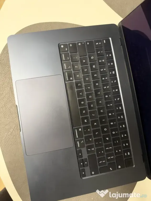 Macbook Air 15inch M3 2024 / 16GB / 512GB