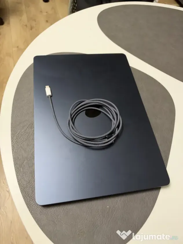 Macbook Air 15inch M3 2024 / 16GB / 512GB