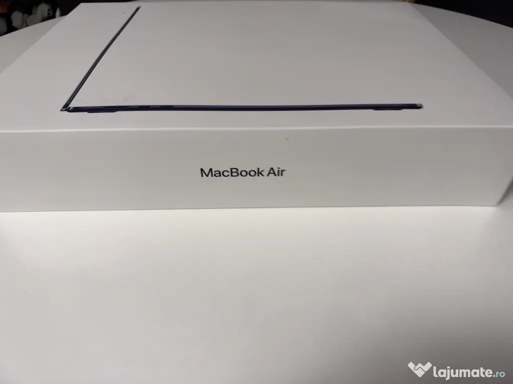Macbook Air 15inch M3 2024 / 16GB / 512GB