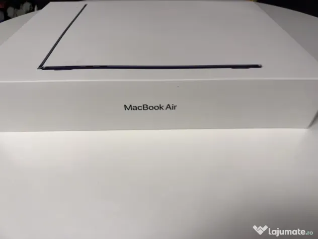 Macbook Air 15inch M3 2024 / 16GB / 512GB