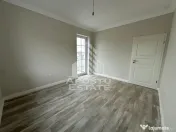 Apartament cu 2 camere si curte bucatarie separata in Giroc la asfalt