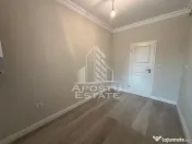 Apartament cu 2 camere si curte bucatarie separata in Giroc la asfalt