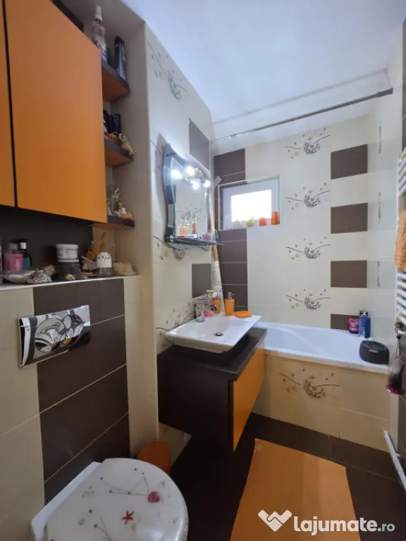 Apartament cu 4 camere, mobilat și utilat, 78 mp, pe Bd. Re - Baia Mare (Maramures)