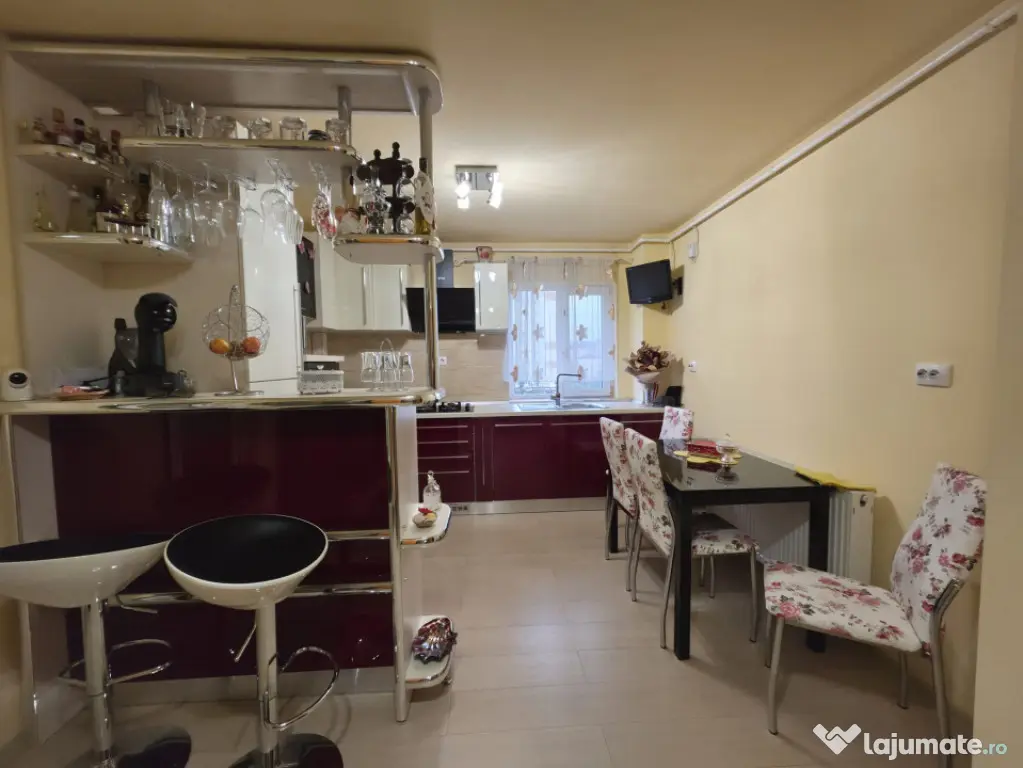 Apartament cu 4 camere, mobilat și utilat, 78 mp, pe Bd. Re - Baia Mare (Maramures)