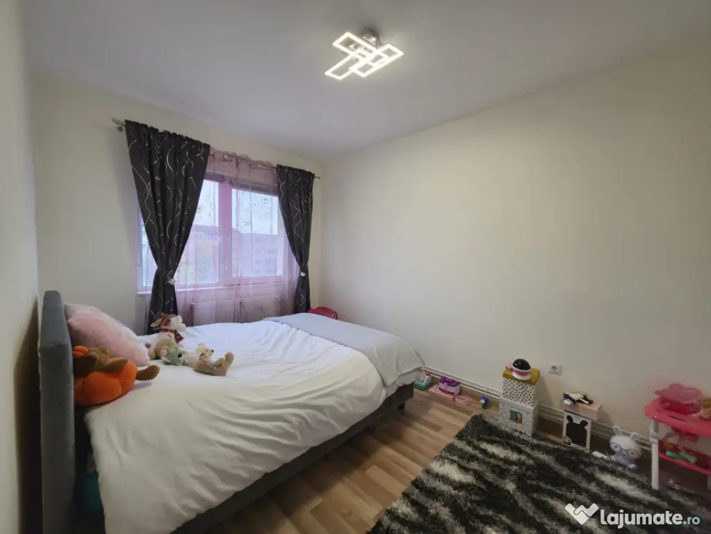 Apartament cu 4 camere, mobilat și utilat, 78 mp, pe Bd. Re - Baia Mare (Maramures)