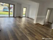 Spațiu de birouri de vânzare în Tractorul | 89 mp, curte