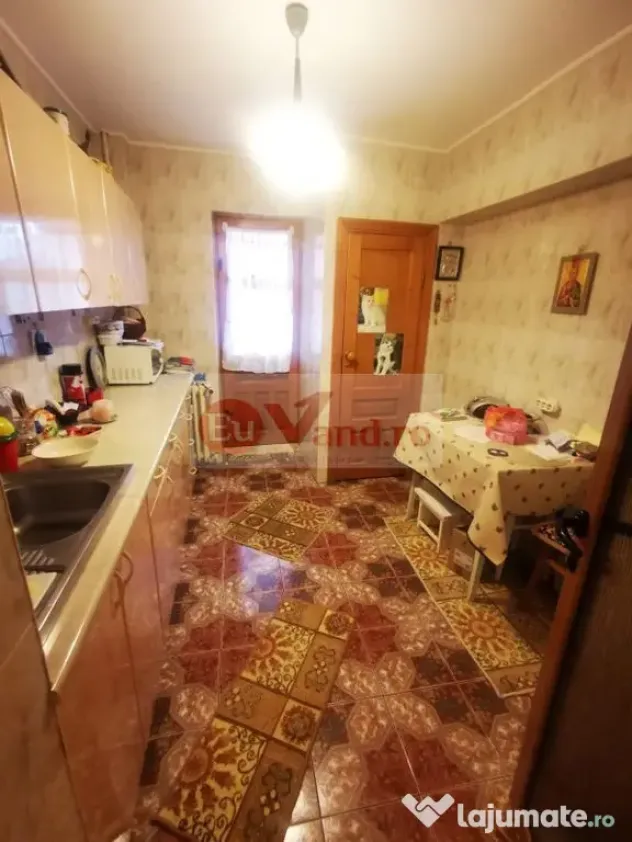 De vanzare apartament cu 3 camere Mazepa 1, BR-uri, etaj 4/10, 98.000 E - Galati (Galati)