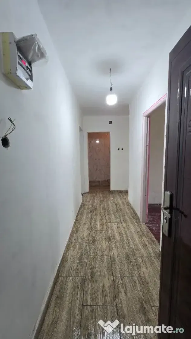 Apartament cu 2 camere, decomandat, Strada 1 Mai - Uricani (Hunedoara)