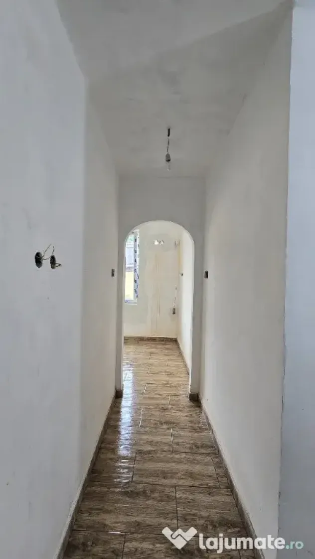 Apartament cu 2 camere, decomandat, Strada 1 Mai - Uricani (Hunedoara)