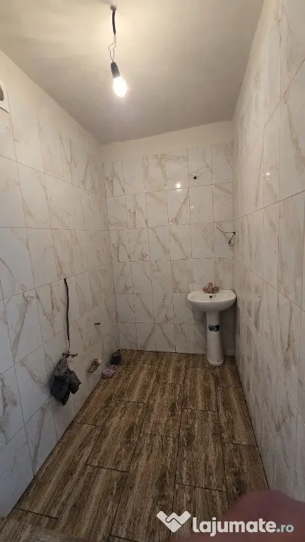 Apartament cu 2 camere, decomandat, Strada 1 Mai - Uricani (Hunedoara)