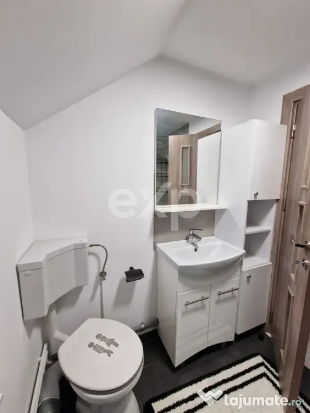Casă de vânzare în Lazuri – teren 700 mp și construcț - Lazuri (Dambovita)