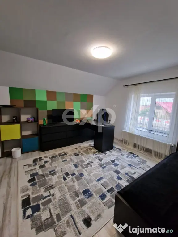 Casă de vânzare în Lazuri – teren 700 mp și construcț - Lazuri (Dambovita)