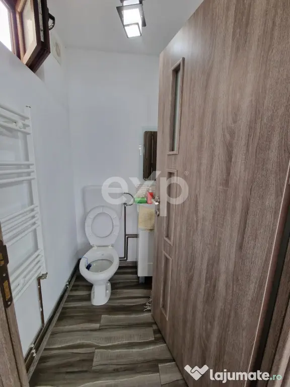 Casă de vânzare în Lazuri – teren 700 mp și construcț - Lazuri (Dambovita)