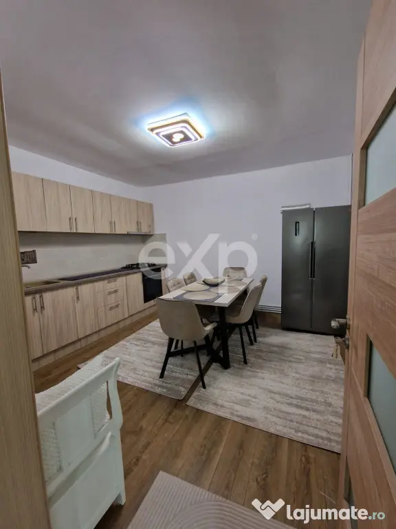 Casă de vânzare în Lazuri – teren 700 mp și construcț - Lazuri (Dambovita)