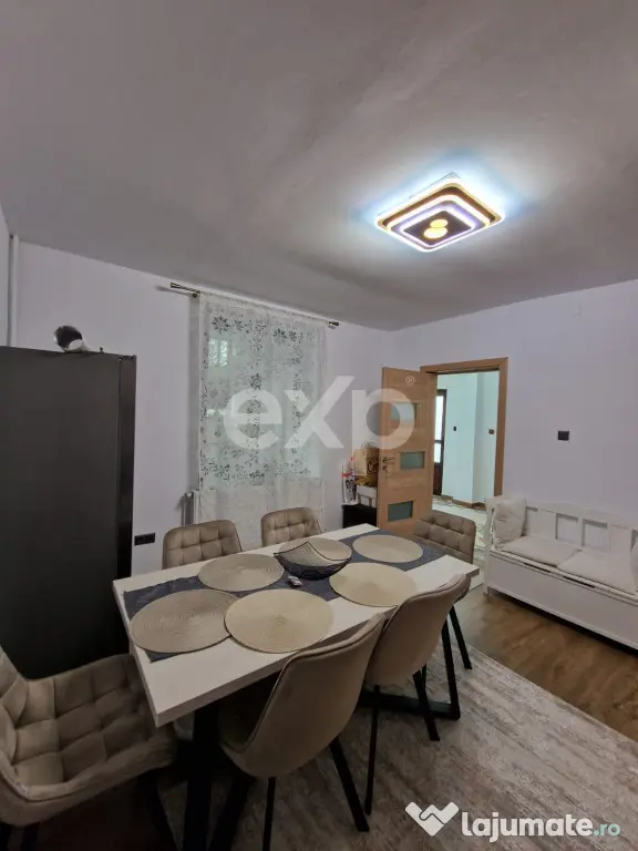 Casă de vânzare în Lazuri – teren 700 mp și construcț - Lazuri (Dambovita)