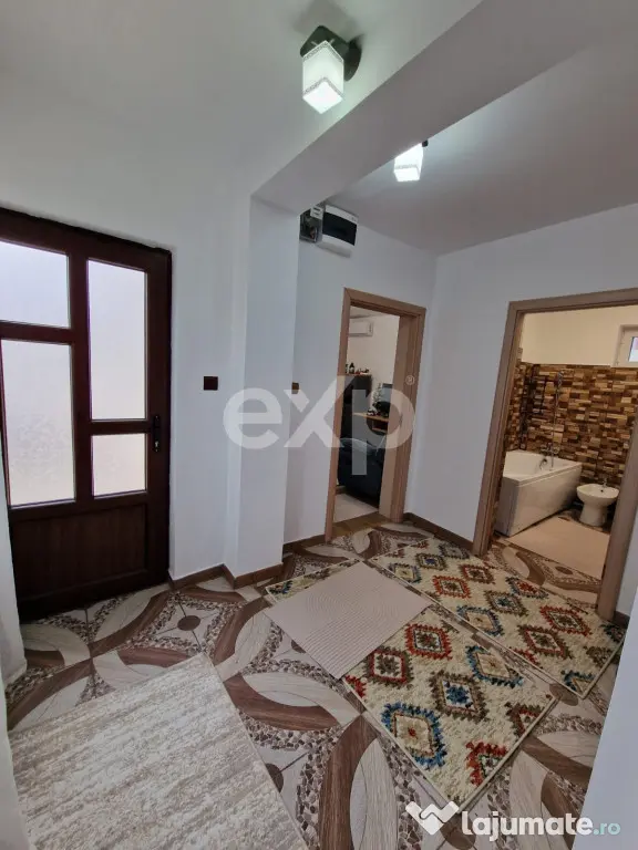 Casă de vânzare în Lazuri – teren 700 mp și construcț - Lazuri (Dambovita)