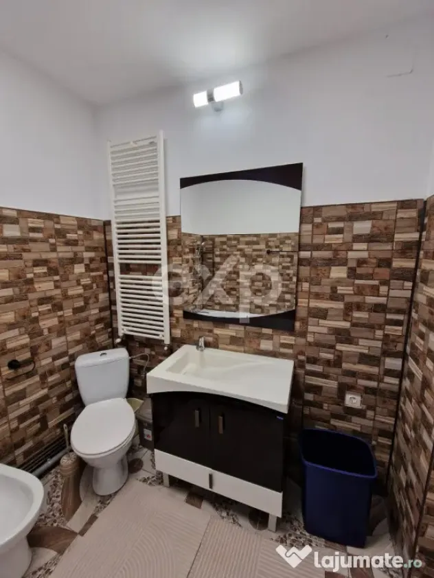 Casă de vânzare în Lazuri – teren 700 mp și construcț - Lazuri (Dambovita)