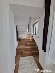 Casă de vânzare în Lazuri – teren 700 mp și construcț 